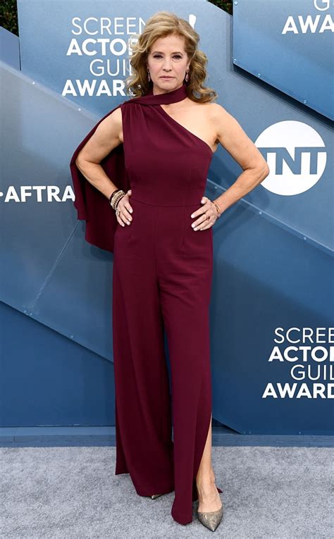 See Nancy Traviss Bold Red Carpet Look at the 2020 SAG Awards